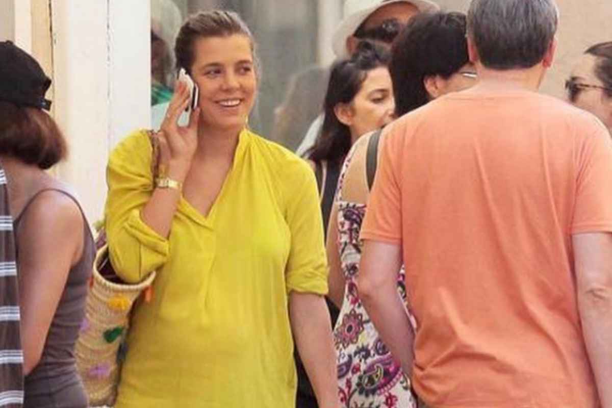 Charlotte Casiraghi pancione scatto virale bellissima