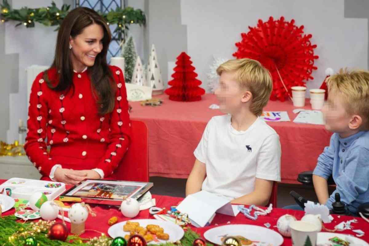 kate middleton gesto bambini 