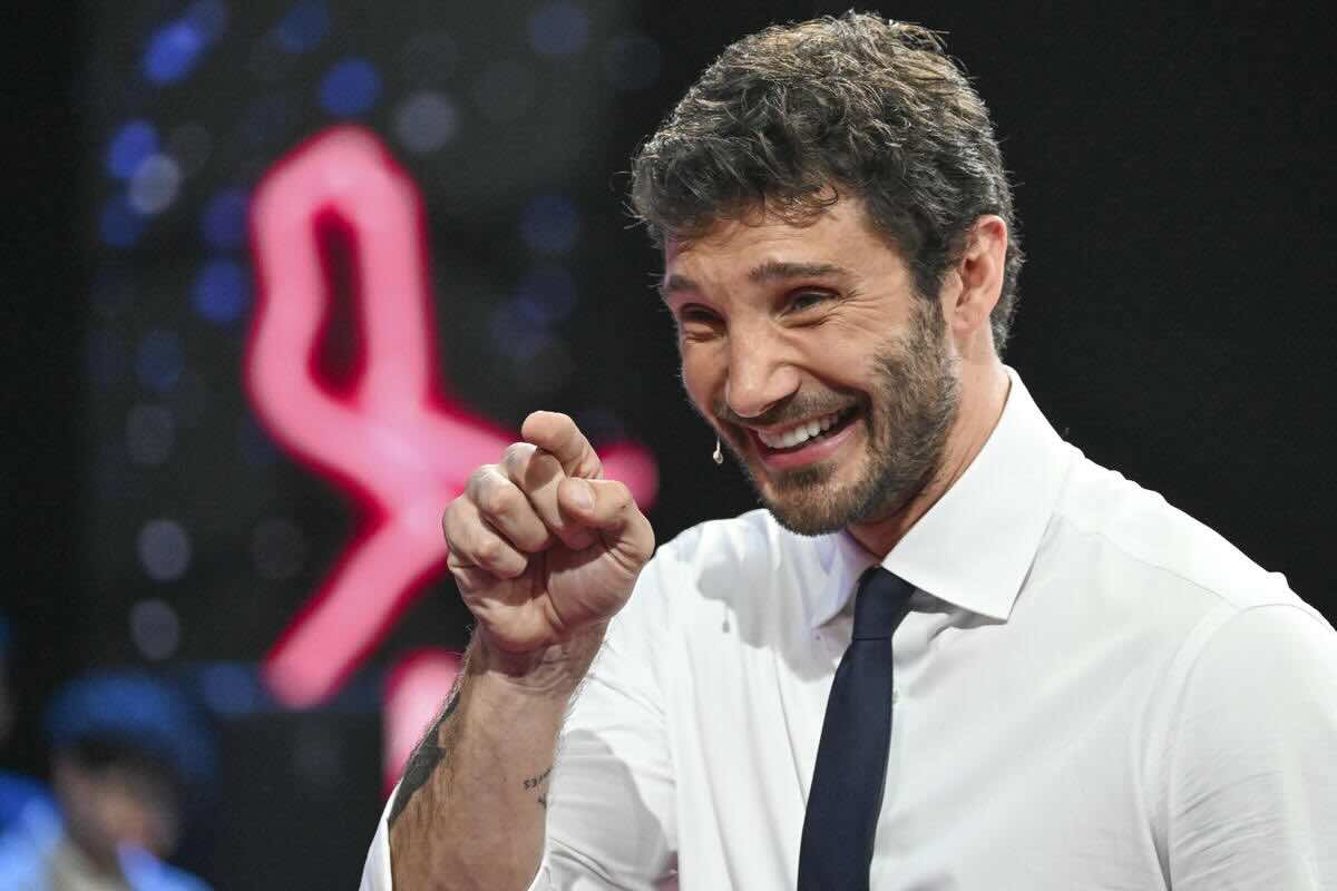 Stefano De Martino: frecciatina sui social