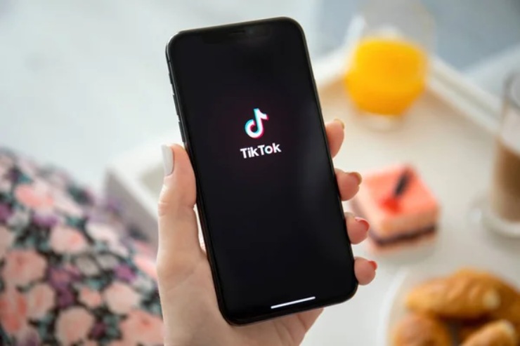 nuova funzione e-moji tiktok