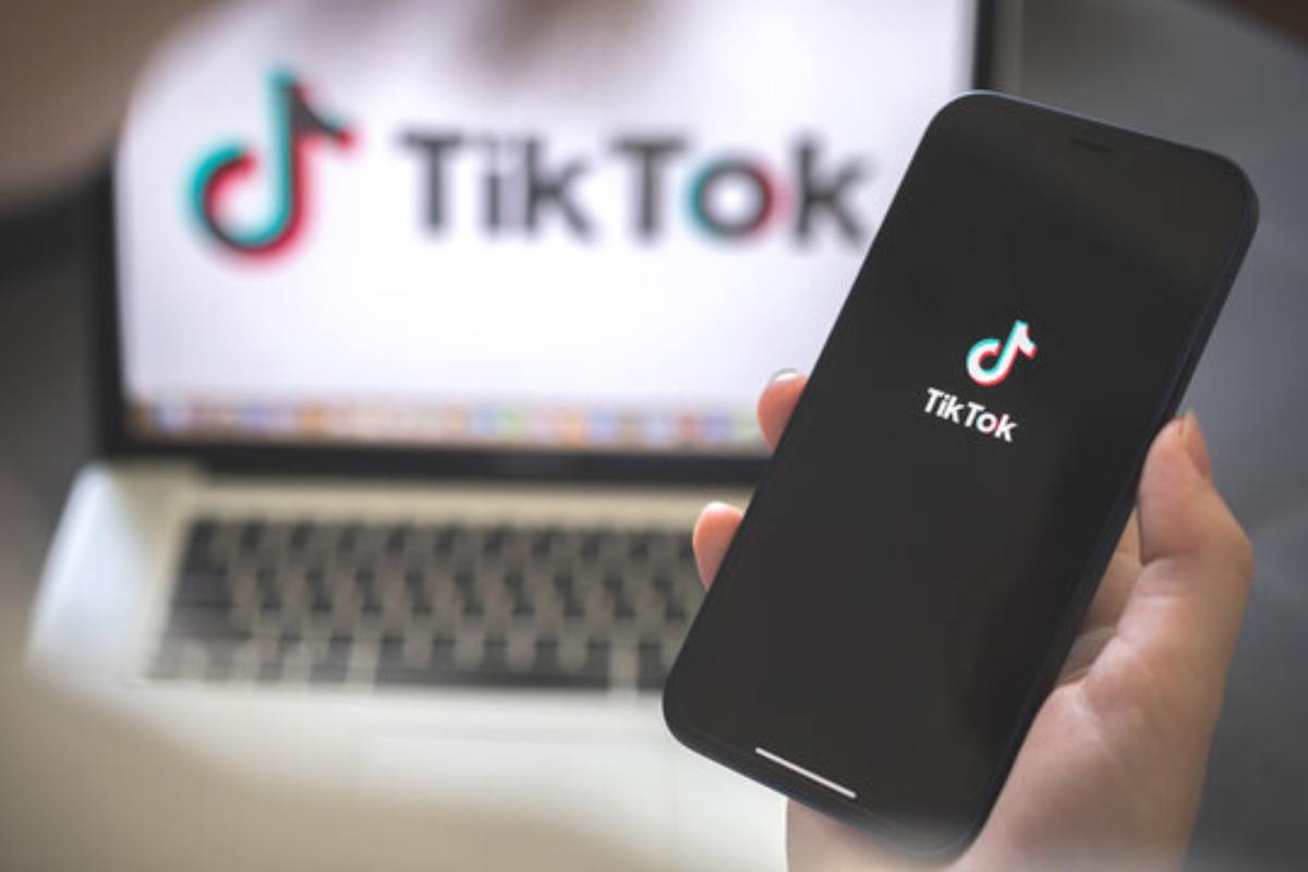 nuova funzione e-moji tiktok