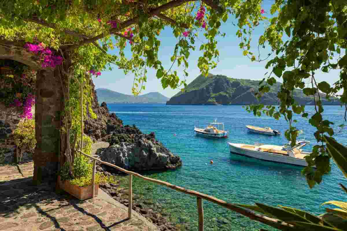 Matt Demon in partenza da Lipari: una cena eoliana da non perdere