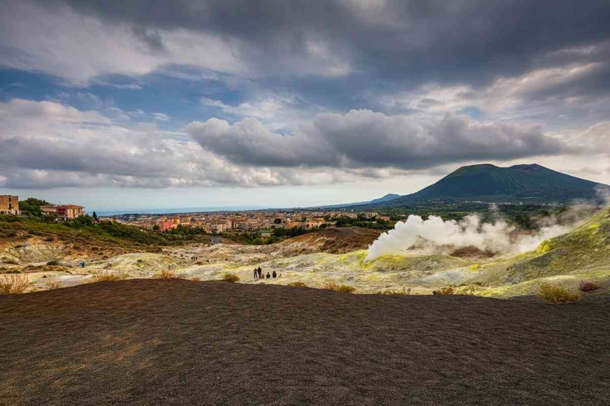 Terremoto ai Campi Flegrei: scossa di magnitudo 2,7 segna un'attesa notte di attività sismica