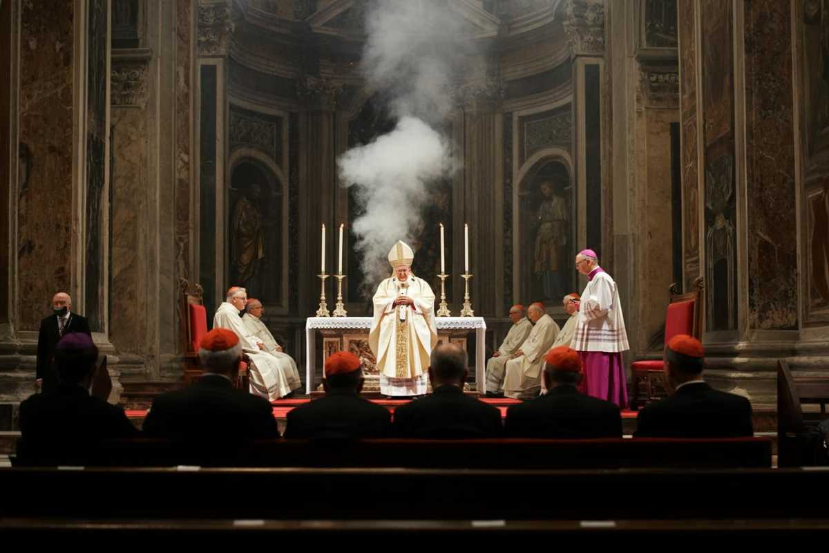 Il papabile Pietro Parolin si confessa: «Mi sento turbato» nel cuore del Conclave