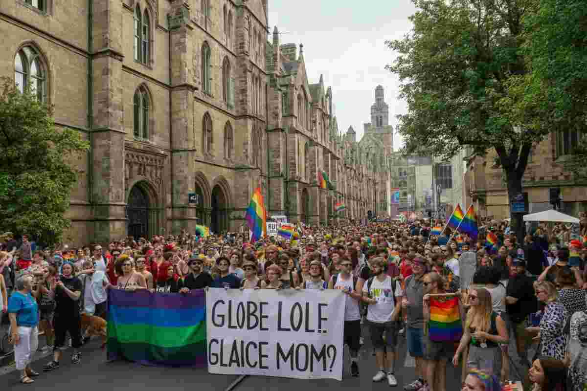 Il Roma Pride si trasforma in un potente messaggio per Gaza con i leader mondiali capovolti
