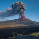 L’Etna erutta: crollo del cratere Sud-Est e allerta rossa per i voli