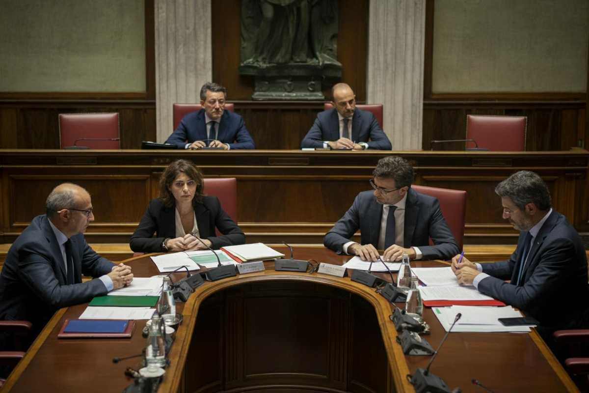 Paragon accusa il governo: offerta di indagine sullo spionaggio rifiutata, Renzi parla di Watergate italiano