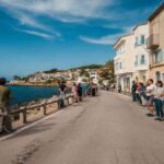 Aggressione a Capri: donna spinta a terra e minacciata con una bottiglia, il video fa il giro del web