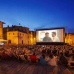 Carlo Verdone incanta Piazza Maggiore con 'Un sacco bello'