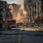 Fiamme e esplosioni: il drammatico intervento dei pompieri a Roma