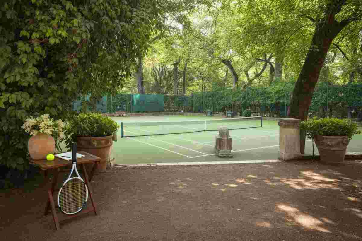 Il Papa in ansia: dimagrimento e partite segrete di tennis preoccupano gli amici