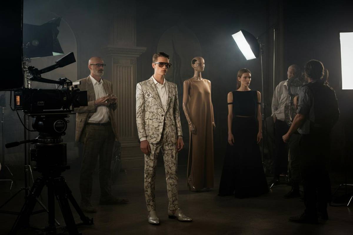 JW Anderson trasforma il cast di Artificial in icone di stile