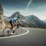 Pogacar trionfa al Tour de France: Vingegaard tiene duro, Evenepoel in crisi