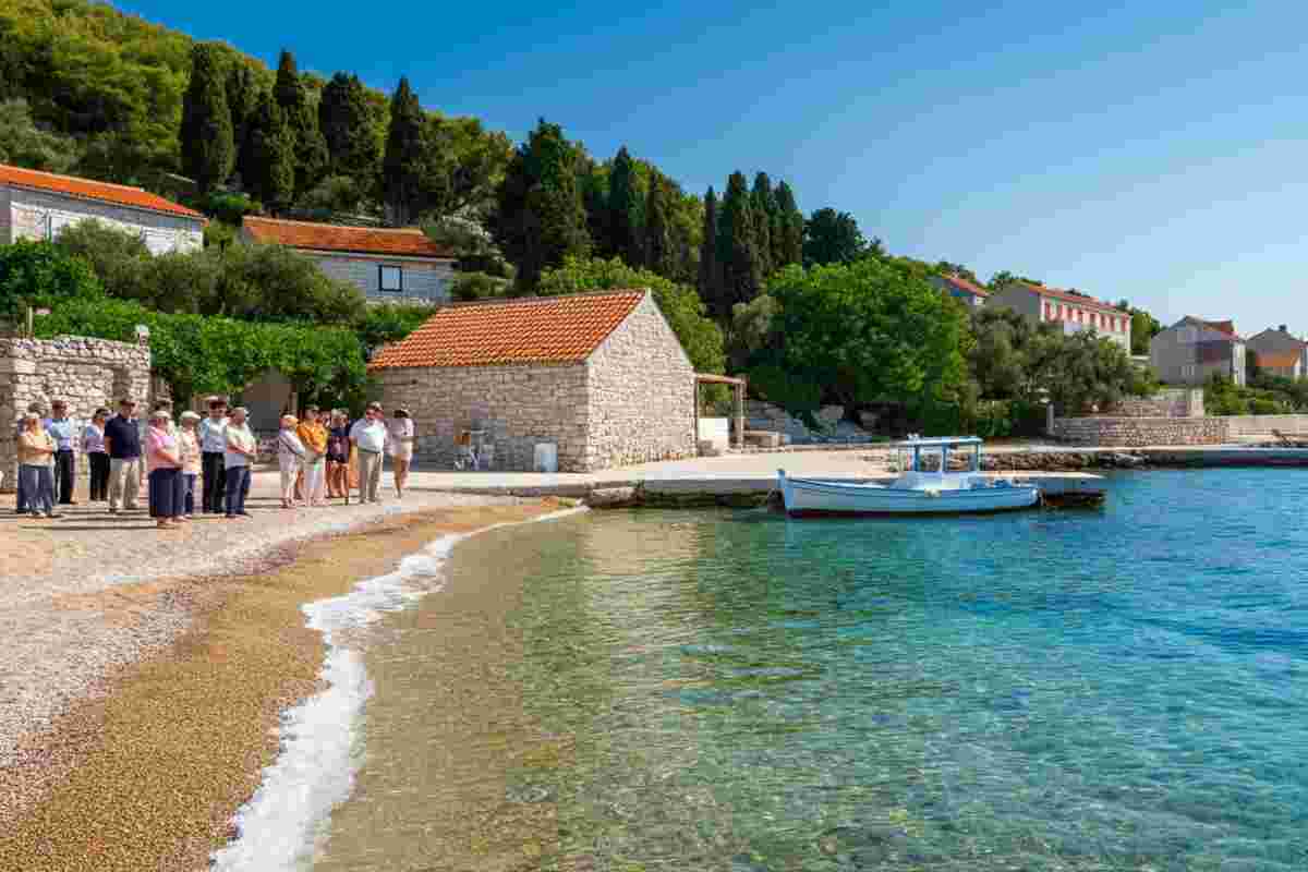 Ragazza di 18 anni scompare misteriosamente da un villaggio turistico a Carovigno: le ricerche si intensificano