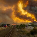 Incendio a Grosseto blocca i treni e costringe all'evacuazione di un albergo