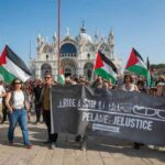 Riondino guida il corteo a Venezia per Gaza: Senza se e senza ma