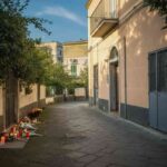 Tragedia a Melito: ispettore ucciso a coltellate, arrestato il figlio della compagna