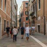 Venezia lancia la sfida: la Calle dei pickpocket contro i borseggiatori