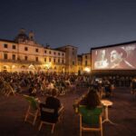 Wes Anderson incanta Bologna: una folla in delirio per il regista texano