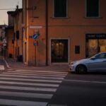 Incidente a Parma: uomo investe donna e torna per fingersi testimone, ma la verità emerge