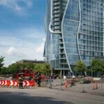 Milano: dieci indagati per il crollo dell'insegna Generali a City Life