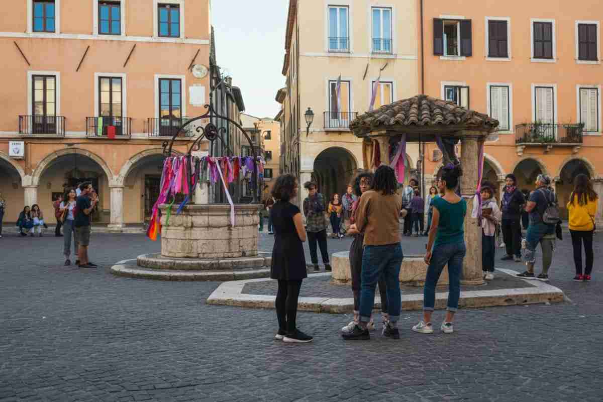 Polemica a Pistoia: consigliere di Forza Italia rimuove i pañuelos contro i femminicidi